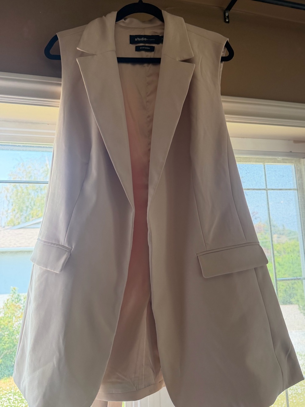 Studio Sleeveless Notch Lapel Blazer Vest in Cream